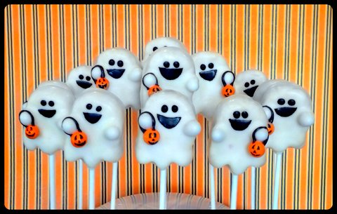 Ghost Trick-or-Treat Cake Pops